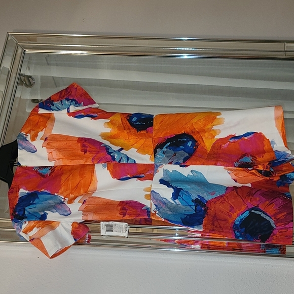 Trina Turk multi color romper, has pockets. Its a size 0 but runs big(2-4) - Picture 4 of 9